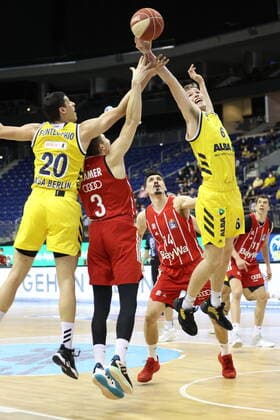 DEU, GER, easyCredit BBL, ALBA vs Bayern Muenchen, 09 06 2021, Mercedes Benz Arena, Berlin, DEU, GER, easyCredit BBL, ALBA vs Bayern Muenchen, in picture Simone Fontecchio ALBA Berlin 20 , Malte Delow ALBA Berlin 6 , David Kraemer FC Bayern Muenchen 3 , Nihad Djedovic FC Bayern Muenchen 14 nordphotoxGmbHx xEngler nph00076