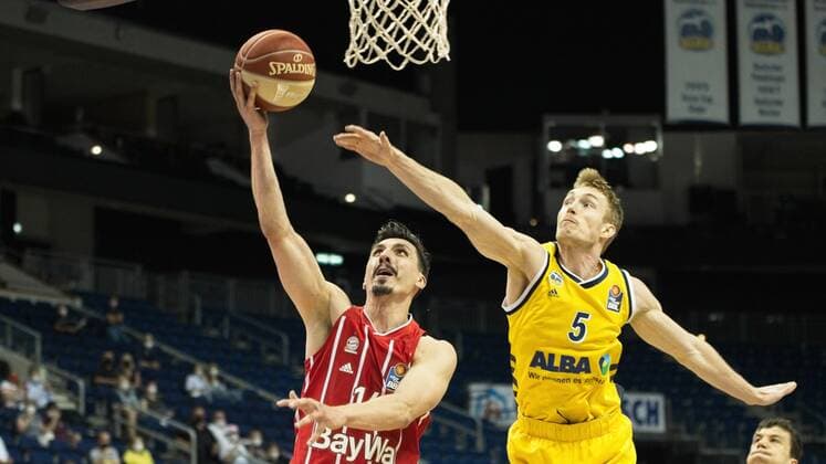 v l Nihad Djedovic Bayern 14, Niels Giffey Alba 5, 09 06 2021, BBL, Alba Berlin vs FC Bayern Final Game 1, at Mercedes Benz Arena, GER, Berlin, 09 06 2021, BBL, Alba vs FC Bayern Game 1 Playoff Berlin Copyright: xUwexKoch Eibner-Pressefotox EP_UKH