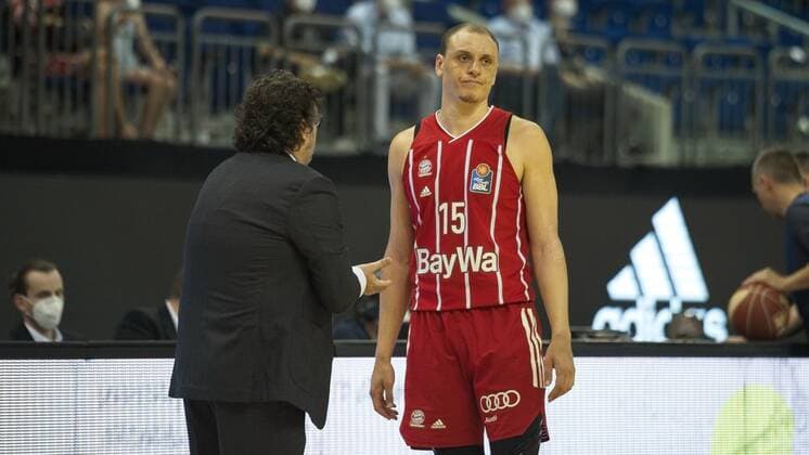 v l Andrea Trinchieri Bayern, Robin Amaize Bayern 15, 09 06 2021, BBL, Alba Berlin vs FC Bayern Final Game 1, at Mercedes Benz Arena, GER, Berlin, 09 06 2021, BBL, Alba vs FC Bayern Game 1 Playoff Berlin Copyright: xUwexKoch Eibner-Pressefotox EP_UKH