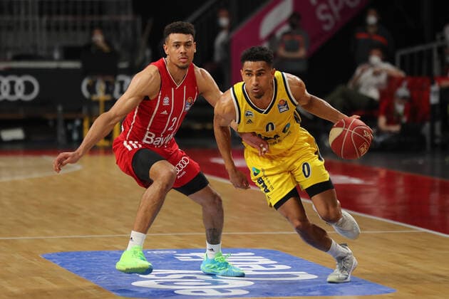 Duel between Wade Baldwin IV Munich and Maodo Lo Berlin GER, FC Bayern Basketball vs Alba Berlin, Basketball, 1 Bundesliga, Playoffs 2020 2021, Final Game 3, 12 06 2021, GER, FC Bayern Basketball vs Alba Berlin, Basketball, 1 Bundesliga, Playoffs 2020 2021, Final Game 3, 12 06 2021, Munich Copyright: xEIBNER MarcelxEngelbrechtx EP_EER