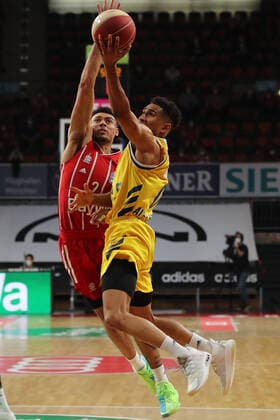 Duel between Wade Baldwin IV Munich and Maodo Lo Berlin GER, FC Bayern Basketball vs Alba Berlin, Basketball, 1 Bundesliga, Playoffs 2020 2021, Final Game 3, 12 06 2021, GER, FC Bayern Basketball vs Alba Berlin, Basketball, 1 Bundesliga, Playoffs 2020 2021, Final Game 3, 12 06 2021, Munich Copyright: xEIBNER MarcelxEngelbrechtx EP_EER