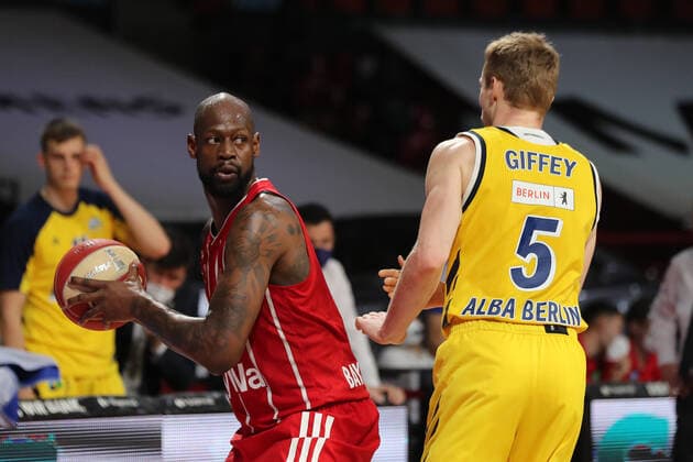 Duel between James Gist Muenchen and Niels Giffey Berlin GER, FC Bayern Basketball vs Alba Berlin, Basketball, 1 Bundesliga, Playoffs 2020 2021, Final Game 3, 12 06 2021, GER, FC Bayern Basketball vs Alba Berlin, Basketball, 1 Bundesliga, Playoffs 2020 2021, Final Game 3, 12 06 2021, Muenchen Copyright: xEIBNER MarcelxEngelbrechtx EP_EER