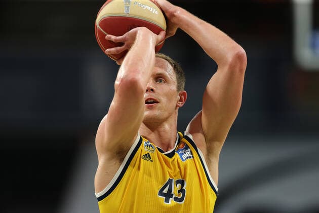Luke Sikma Berlin shooting free throw GER, FC Bayern Basketball vs Alba Berlin, Basketball, 1 Bundesliga, Playoffs 2020 2021, Final Game 3, 12 06 2021, GER, FC Bayern Basketball vs Alba Berlin, Basketball, 1 Bundesliga, Playoffs 2020 2021, Final Game 3, 12 06 2021, Muenchen Copyright: xEIBNER MarcelxEngelbrechtx EP_EER