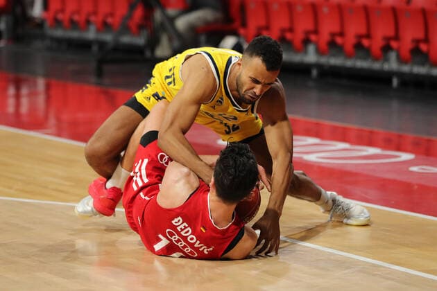 Duel between Johannes Thiemann Berlin and Nihad Dedovic Munich GER, FC Bayern Basketball vs Alba Berlin, Basketball, 1 Bundesliga, Playoffs 2020 2021, Final Game 3, 12 06 2021, GER, FC Bayern Basketball vs Alba Berlin, Basketball, 1 Bundesliga, Playoffs 2020 2021, Final Game 3, 12 06 2021, Munich Copyright: xEIBNER MarcelxEngelbrechtx EP_EER