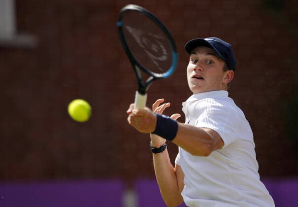 Mandatory Credit: Photo by Ella Ling BPI Shutterstock (12084430ay) Jack Draper of Great Britain in action Cinch Championships, Day Three, Tennis, Queens Club, London, UK - 16 June 2021 EDITORIAL USE ONLY No use with unauthorised audio, video, data, fixture lists, club league logos or live services. Online in-match use limited to 120 images, no video emulation. No use in betting, games or single club league player publications. Cinch Championships, Day Three, Tennis, Queens Club, London, UK - 16 June 2021 EDITORIAL USE ONLY No use with unauthorised audio, video, data, fixture lists, club league logos or live services. Online in-match use limited to 120 images, no video emulation. No use in betting, games or single club league player publications. Copyright: xEllaxLing BPI Shutterstockx 12084430ay