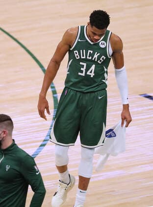 June 23, 2021, Milwaukee, WI, USA: The Milwaukee Bucks Giannis Antetokounmpo (34) leaves the court after a 116-113 loss against the Atlanta Hawks in Game 1 of the NBA, Basketball Herren, USA Eastern Conference Finals on Wednesday, June 23, 2021, at the Fiserv Forum in Milwaukee. The Hawks won, 116-113. Milwaukee USA - ZUMAm67_ 0122638556st Copyright: xCurtisxComptonx