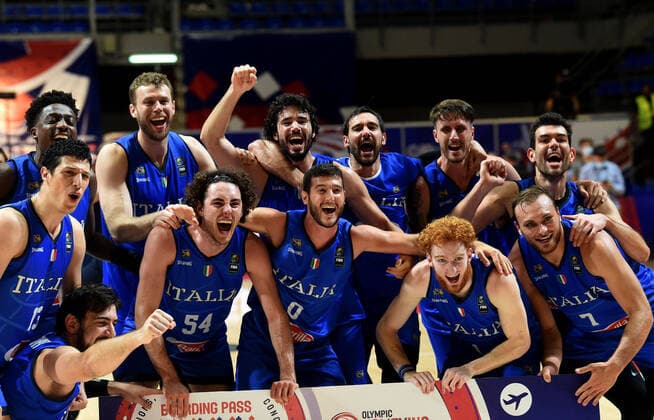 04.07.2021 Belgrade Serbia-Italy FIBA Olympic qualifying tournament final men s basketball Italy team celebrate victory and going in Tokyo Olympic Games, Olympische Spiele, Olympia, OS L-R above: Simone Fontecchio ,Awudu Abass,Nicolo Melli,Michele Vitali,Riccardo Moraschini,Achille Polonara,Giampaolo Ricci Down: Amedeo Tessitori,Alessandro Pajola,Marco Spissu,Nicolo Mannion,Stefano Tonut :Str