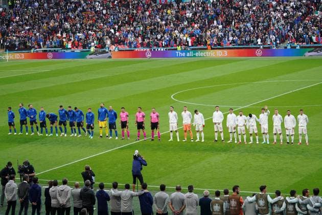 Mandatory Credit: Photo by Bagu Blanco Pressinphoto Shutterstock (12198413bl) Italy and Spain players Italy v Spain, UEFA European Championship, EM, Europameisterschaft 2020, Semifinal, International Football, Wembley Stadium, London, UK - 6 July 2021 Editorial use only Italy v Spain, UEFA European Championship 2020, Semifinal, International Football, Wembley Stadium, London, UK - 6 July 2021 Editorial use only Copyright: xBaguxBlanco Pressinphoto Shutterstockx 12198413bl