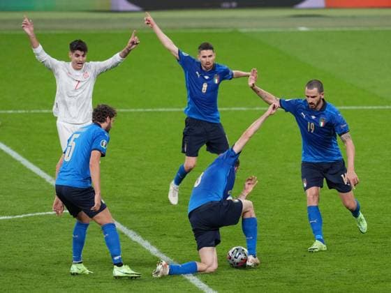 Mandatory Credit: Photo by Bagu Blanco Pressinphoto Shutterstock (12198413fq) Italy players Italy v Spain, UEFA European Championship, EM, Europameisterschaft 2020, Semifinal, International Football, Wembley Stadium, London, UK - 6 July 2021 Editorial use only Italy v Spain, UEFA European Championship 2020, Semifinal, International Football, Wembley Stadium, London, UK - 6 July 2021 Editorial use only Copyright: xBaguxBlanco Pressinphoto Shutterstockx 12198413fq