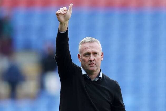 Fußball, Trainerhistorie Wolverhampton Wanderers von 1877 bis heute Mandatory Credit: Photo by Paul Currie BPI Shutterstock (10189051an) Ipswich Town manager Paul Lambert salutes there fans at the end Bolton Wanderers v Ipswich Town, EFL Sky Bet Championship, Football, University of Bolton Stadium, Bolton, UK - 06 Apr 2019 EDITORIAL USE ONLY No use with unauthorised audio, video, data, fixture lists (outside the EU), club league logos or live services. Online in-match use limited to 45 images (+15 in extra time). No use to emulate moving images. No use in betting, games or single club league player publications services. Bolton Wanderers v Ipswich Town, EFL Sky Bet Championship, Football, University of Bolton Stadium, Bolton, UK - 06 Apr 2019 EDITORIAL USE ONLY No use with unauthorised audio, video, data, fixture lists (outside the EU), club league logos or live services. Online in-match use limited to 45 images (+15 in extra time). No use to emulate moving images. No use in betting, games or Copyright: xPaulxCurrie BPI Shutterstockx 10189051an