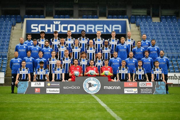 Bielefeld, Schueco Arena, 09 07 21, GER, Men, 1 Bundesliga, Season 2021 2022, DSC Arminia Bielefeld Porträttermin2021 Team photo Team photo image Front row from left Cedric Brunner, Noel Niemann, Jomaine Consbruch, Oscar Linner, Stefan Ortega Moreno, Arne Schulz, Jacob Laursen, Marcel Hartl, Vladislav Cherny Second row from left Frank Kramer Head coach , Ilia Gruev Co coach , Sebastian Hille Co Trainer , Sebastian Müller, Christian Gebauer, Masaya Okugawa, Sebastian Vasiliadis, Antonio Gonzalez Supervisor , Michael Schweika MSc Ost Physiotherapeut Osteopath , Mario Bertling Physiotherapist , Samuel da Costa Masseur Third row from left Marco Kostmann Goalkeeper Trainer , Stefan Kleineheismann Co Trainer , Niklas Klasen Athletics Trainer , Manuel Prietl, Joakim Nilsson, Florian Krüger, Nathan de Medina, Dr Stefan Budde Team Doctor , Dr Andreas Elsner Head Team Doctor , Timur Nakip Video Analyst Back row from left Rafael Gameiro Video Analyst , Guilherme Ramos, Janni Serra, Fabian Klos, Bryan Lasme, Amos Pieper, Fabian Kunze, Mike van der Hoorn, Rainer Schonz Zeugwart Missing from photo Dr Tim Niedergassel Team Doctor , Philipp Heithölter Video Analyst Only for journalistic use Only for editorial use According to the regulations of the DFL Deutsche Fußball Liga it is prohibited to use or have used photographs taken in the stadium and or from the game in the form of sequence images and or video-like photo series DFL regulations prohibit any use of photographs as image sequences and or quasi video Nordrhein Westfalen Germany