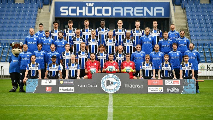 Bielefeld, Schueco Arena, 09 07 21, GER, Men, 1 Bundesliga, Season 2021 2022, DSC Arminia Bielefeld Porträttermin2021 Team photo Team photo image Front row from left Cedric Brunner, Noel Niemann, Jomaine Consbruch, Oscar Linner, Stefan Ortega Moreno, Arne Schulz, Jacob Laursen, Marcel Hartl, Vladislav Cherny Second row from left Mascot Lohmann, Frank Kramer Head coach , Ilia Gruev Co coach , Sebastian Hille Co Trainer , Sebastian Müller, Christian Gebauer, Masaya Okugawa, Sebastian Vasiliadis, Antonio Gonzalez Supervisor , Michael Schweika MSc Ost Physiotherapeut Osteopath , Mario Bertling Physiotherapist , Samuel da Costa Masseur Third row from left Marco Kostmann Goalkeeper Trainer , Stefan Kleineheismann Co Trainer , Niklas Klasen Athletics Trainer , Manuel Prietl, Joakim Nilsson, Florian Krüger, Nathan de Medina, Dr Stefan Budde Team Doctor , Dr Andreas Elsner Senior Team Doctor , Timur Nakip Video Analyst Back row from left Rafael Gameiro Video Analyst , Guilherme Ramos, Janni Serra, Fabian Klos, Bryan Lasme, Amos Pieper, Fabian Kunze, Mike van der Hoorn, Rainer Schonz Zeugwart Missing from photo Dr Tim Niedergassel Team Doctor , Philipp Heithölter Video Analyst Only for journalistic use Only for editorial use According to the regulations of the DFL Deutsche Fußball Liga it is prohibited to use or have used photographs taken in the stadium and or from the game in the form of sequence images and or video-like photo series DFL regulations prohibit any use of photographs as image sequences and or quasi video Nordrhein Westfalen Germany