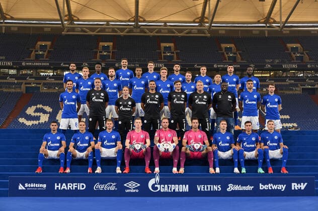 FC Schalke 04 2 BL, Porträttermin 2021 2022, Team photo, Top row from left to right Omar Mascarell, Hamza Mendyl, Marcin Kaminski, Florian Flick, Kerim Calhanoglu, Blendi Idrizi, Nassim Boujellab, Salif Sane Second row from left to right Timo Becker, Matija Nastasic, Malick Thiaw, Marius Bülter, Thomas Ouwejan, Amine Harit Third row from left to right Danny Latza, Wil Coort, Sven Piepenbrock, Dimitrios Grammozis, Matthias Kreutzer, Michael Büskens, Gerald Asamoah, Victor Palsson, Benito Raman Bottom row from left to right Levent Mercan, Can Bozdogan, Simon Terodde, Markus Schubert, Ralf Fährmann, Michael Langer, Reinhold Ranftl, Mehmet Can Aydin, Marvin Pieringer Gelsenkirchen North Rhine-Westphalia Germany Team2