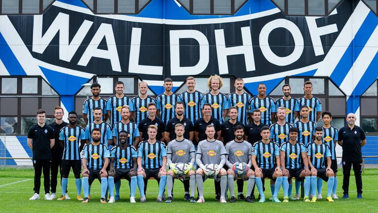 SV Waldhof Mannheim 3 Liga, Porträttermin 2021 2022, Team photo, Top from left Mohamed Gouaida, Marcel Gottschling, Marcel Seegert, Gerrit Gohlke, Anthony Roczen, Jesper Verlaat, Jan Christoph Just, Anton Donkor, Rafael Garcia, Marcel Costly, middle from left Tim Beidinger team coach , Cedric Schmidt physiotherapist , Joseph Boyamba, Onur Ünlücifci, Marc Schnatterer, Kevin Stotz Co Trainer , Florian Braband fitness coach, athletics coach , Patrick Glöckner coach, Head Coach , Maximilian Mehring Co Trainer , Dennis Tiano Goalkeeper Coach , Dominik Martinovic, Malik Mikona, Shin Hyung Lee, Tahir Yazgan Team Supervisor , Bottom from left Gillian Timothy Jurcher, Emmanuel Leonce Kouadio, Fridolin Wagner, Jan Christoph Bartels Goalkeeper , Timo Königsmann Goalkeeper , Akin Akar Goalkeeper , Stefano Russo, Niklas Wilson Sommer Willy Sommer , Hamza Saghiri, Team photo, Squad for the 2021 22 season, Team photo, Team, Team, Group photo, Group photo xozx