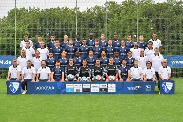 VfL Bochum 1 BL, Porträttermin 2021 2022, team photo, photo Maik Hölter TEAM2sportphoto 4 row from left to right video analyst Niklas Honnete, Soma Novothny, Erhan Masovic, Saulo Decarli, Silvere Ganvoula, Tarsis Bonga, Maxim Leitsch, Armel Bella Kotchap, Tom Weilandt, Lars Holtkamp, Athletic trainer Lucas Kern 3 row from left to right Witness Markus Eggers, Witness Andreas Pahl, Robert Tesche, Danny Blum, Anthony Losilla, Patrick Osterhage, Milos Pantovic, Vasileios Lampropoulos, Dr Andre Schilling, Dr Karl Heinz Bauer 2 row from left to right Coach Thomas Reis, Co Trainer Frank Heinemann, Danilo Soares, Takuma Asano, Raman Chibsah, Simon Zoller, Herbert Bockhorn, Christopher Antwi Adjei, Cristian Gamboa, Physiotherapist Maik Liesbrock, Physiotherapist Jürgen Dolls 1 row from left to right Co Trainer Markus Gellhaus, Goalkeeper coach Peter Greiber, Rexhep Kushutani Performance diagnostics , Luis Hartwig, Goalkeeper Tjark Ernst, Goalkeeper Paul Grave, Gerrit Holtmann, Rehab coach Benedikt Oppenhäuser, Physiotherapist Sasa Zivanovic, Physiotherapist Frank Zöllner Bochum North Rhine Westphalia Germany Team2