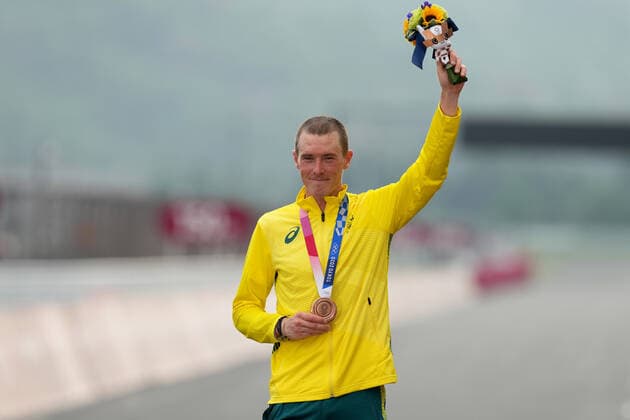 OLY21 TIME TRIAL MENS Road cycling, Rad, Radsport, Strasse Rohan Dennis of Australia after being presented with the bronze medal during the medal presentation for the Men s Individual Time Trial at the Fuji International Speedway the Tokyo Olympic Games, Olympische Spiele, Olympia, OS in Tokyo, Japan, Wednesday, July 28, 2021. ( NO ARCHIVING, EDITORIAL USE ONLY, NO USE IN BOOKS WITHOUT CONSENT TOKYO JAPAN Copyright: xMARTINxRICKETTx 20210728001561258087