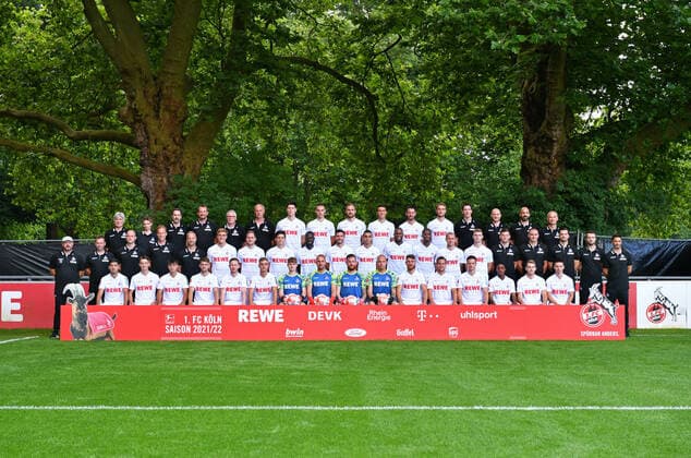 1 FC Köln 1 BL, portrait date 2021 2022, team photo Back row, from left Team doctor Dr Peter Schäferhoff, team doctor Dr Bettina Kuper, team doctor Dr Paul Klein, team manager Denis Lapaczinski, kit man Frank Almstedt, kit man Kresimir Ban, Sava Cestic, Tim Lemperle, Rafael Czichos, Dejan Ljubicic, Mark Uth, Sebastian Andersson, physiotherapist Marvin Kreuzwieser, head of physiotherapy Christian Osebold, psychologist Moritz Anderten, bus driver Michael Liebetrut Middle row, from left head coach Steffen Baumgart, co-trainer Andrà Pawlak, co-trainer Renà Wagner, assistant coach Kevin McKenna, goalkeeping coach Uwe Gospodarek, Timo Hübers, Benno Schmitz, Jorge Merà , Kingsley Schindler, Jonas Hector, Ellyes Skhiri, Anthony Modeste, Kingsley Ehizibue, Ondrej Duda, Meiko Sponsel, match analyst Denis Huckestein, match analyst Hannes Dold, athletics coach Max Weuthen, Athletic Trainer Leif Frach, Neuro Athletic Trainer Niko Romm Front row, from left Dimitrios Limnios, Philipp Wydra, Jens Castrop, Jan Thielmann, Florian Kainz, Marvin Obuz, Jonas Urbig, Marvin Schwäbe, Timo Horn, Matthias Köbbing, Salih Özcan, Louis Schaub, Noah Katterbach, Justin Diehl, Georg Strauch, Tomas Ostrak