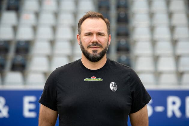 Florian Mack SC Freiburg, Physiotherapist , GER, SC Freiburg, 29 07 2021, Media Day Fussball Bundesliga, Spielzeit 2021 2022 DFL REGULATIONS PROHIBIT ANY USE OF PHOTOGRAPHS AS IMAGE SEQUENCES AND OR uerthQUASI VIDEO GER, SC Freiburg, 29 07 2021, Media Day Fussball Bundesliga, Spielzeit 2021 2022 Freiburg Copyright: xEibnerxPressefotox EP_EER