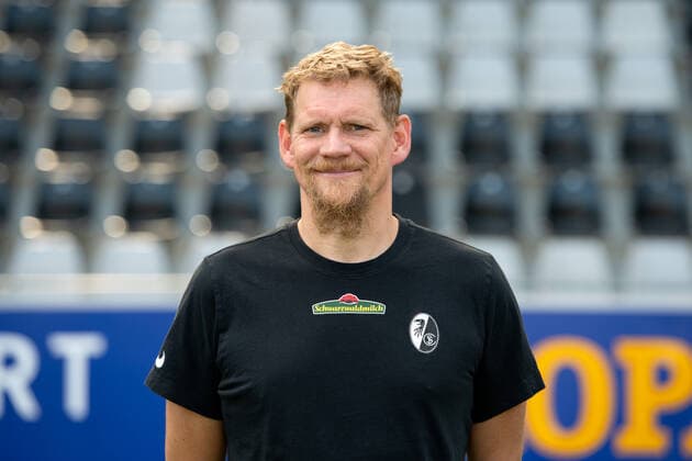 Torge Schwarz SC Freiburg, Physiotherapist , GER, SC Freiburg, 29 07 2021, Media Day Fussball Bundesliga, Spielzeit 2021 2022 DFL REGULATIONS PROHIBIT ANY USE OF PHOTOGRAPHS AS IMAGE SEQUENCES AND OR uerthQUASI VIDEO GER, SC Freiburg, 29 07 2021, Media Day Fussball Bundesliga, Spielzeit 2021 2022 Freiburg Copyright: xEibnerxPressefotox EP_EER