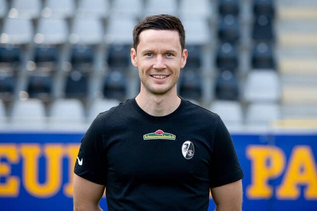 Dr Helge Eberbach SC Freiburg, Team Doctor , GER, SC Freiburg, 29 07 2021, Media Day Fussball Bundesliga, Spielzeit 2021 2022 DFL REGULATIONS PROHIBIT ANY USE OF PHOTOGRAPHS AS IMAGE SEQUENCES AND OR uerthQUASI VIDEO GER, SC Freiburg, 29 07 2021, Media Day Fussball Bundesliga, Spielzeit 2021 2022 Freiburg Copyright: xEibnerxPressefotox EP_EER