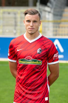 Ermedin Demirovic SC Freiburg, 11 , GER, SC Freiburg, 29 07 2021, Media Day Fussball Bundesliga, Spielzeit 2021 2022 DFL REGULATIONS PROHIBIT ANY USE OF PHOTOGRAPHS AS IMAGE SEQUENCES AND OR uerthQUASI VIDEO GER, SC Freiburg, 29 07 2021, Media Day Fussball Bundesliga, Spielzeit 2021 2022 Freiburg Copyright: xEibnerxPressefotox EP_EER