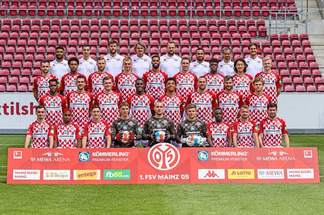 Fussball Bundesliga 1 FSV Mainz 05 Official Team Photo 29 07 21 Top Row Tijan Njie Video Analysis , Vincent Lorenz Video Analysis , Patrick Kaniuth Co Coach , Stephan Kuhnert Goalkeeper Coach , Bo Svensson Head Coach , Babak Keyhanfar Co Coach , Sven Herzog Head of Performance , Jonas Grünewald Deputy Head of Performance Middle Top Kevin Stöger, Jean Paul Boà tius, Silvan Widmer, Niklas Tauer, Jeremiah St Juste, Dominik Kohr, Anderson Lucoqui, Jae sung Lee, Jonathan Burkardt Middle bottom Edimilson Fernandes, Stefan Bell, Luca Kilian, Moussa Niakhatà , Karim Onisiwo, Ãdam Szalai, Alexander Hack, David Nemeth Front row Paul Nebel, Leandro Barreiro Martins, Jonathan Meier, Lasse Rieß, Robin Zentner, Finn Dahmen, Merveille Papela, Daniel Brosinski, Aaron Martin