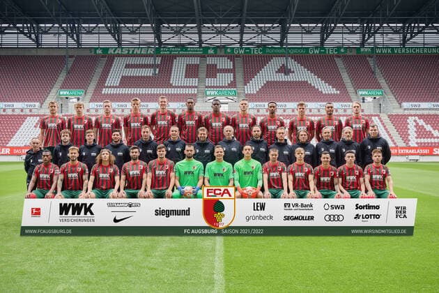 FC Augsburg 1907 1 BL, Porträttermin 2021 2022, team photo, hi row f left Alfred Finnbogason, Lasse Günther, Andrà Hahn, Frederik Winther, Michael Gregoritsch, Reece Oxford, Sergio Cordova, Jeffrey Gouweleeuw, Noah Sarenren Bazee, Florian Niederlechner, Maurice Malone, Hans Fredrik Jensen 2nd row from back Salvatore Belardo Witness , Martin Miller Physiotherapist , Nikolas Guschl Physiotherapist , Benedikt Brust Videoanalyst , Kristian Barbuscak Goalkeeping Coach , Tobias Zellner Co Coach , Markus Weinzierl Coach , Rainer Maurer Co Coach , Daniel Müller Head of Medical Department , Andreas Bäumler Rehab and Athletic Trainer , Dr Andreas Weigel Team Doctor , Dr Karsten Bogner Team Doctor , Thomas Rebele Team Doctor , Jan Vincent Reckord Witness Front row from left Carlos Gruezo Arvoleda, Niklas Dorsch, Tim Civeja, Jan Moravek, Thomas Strobl, Tomas Koubek Goalkeeper , Rafal Gikiewicz Goalkeeper , Daniel Klein Goalkeeper , Raphael Framberger, Robert Gumny, Amaral Borduchi Iago, Ruben Vargas, Mads Pedersen missing players Marco Richter, Felix Uduokhai, Daniel Caligiuri
