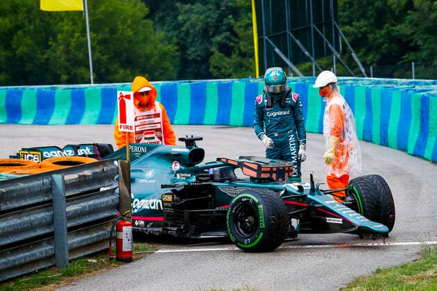 18 STROLL Lance (can), Aston Martin F1 AMR21, crash, acciden during the Formula 1 Magyar Nagydij 2021, Hungarian Grand Prix, 11th round of the 2021 FIA Formula One World Championship, WM, Weltmeisterschaft from July 30 to August 1, 2021 on the Hungaroring, in Mogyorod, near Budapest, Hungary - FORMULE 1 : Grand Prix de Hongrie - Course - 01 08 2021 DPPI PANORAMIC _B3_5147