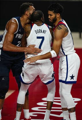 Mandatory Credit: Photo by Dave Shopland Shutterstock (12249257aw) Kevin Durant of the United States (USA) and by Rudy Gobert of France (FRA) France v United States, Basketball, Men s final, Tokyo Olympic Games, Olympische Spiele, Olympia, OS 2020, Saitama Super Arena, Japan - 07 Aug 2021 France v United States, Basketball, Men s final, Tokyo Olympic Games 2020, Saitama Super Arena, Japan - 07 Aug 2021 Copyright: xDavexShopland Shutterstockx 12249257aw