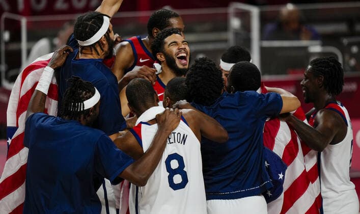 Mandatory Credit: Photo by Dave Shopland Shutterstock (12249257cm) United States (USA) team celebrate winning Men s Gold Medal Basketball Game France v United States, Basketball, Men s final, Tokyo Olympic Games, Olympische Spiele, Olympia, OS 2020, Saitama Super Arena, Japan - 07 Aug 2021 France v United States, Basketball, Men s final, Tokyo Olympic Games 2020, Saitama Super Arena, Japan - 07 Aug 2021 Copyright: xDavexShopland Shutterstockx 12249257cm