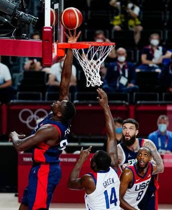 Mandatory Credit: Photo by Dave Shopland Shutterstock (12249257dc) Moustapha Fall of France (FRA) and Draymond Green of the United States (USA) in action France v United States, Basketball, Men s final, Tokyo Olympic Games, Olympische Spiele, Olympia, OS 2020, Saitama Super Arena, Japan - 07 Aug 2021 France v United States, Basketball, Men s final, Tokyo Olympic Games 2020, Saitama Super Arena, Japan - 07 Aug 2021 Copyright: xDavexShopland Shutterstockx 12249257dc