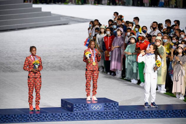 Award ceremony, victory ceremony, WomenÕs Marathon, WomenÕs Marathon, v l KOSGEI Brigid KEN , 2nd place, Silver Medal, Silver Medallist, Silver medallist, JEPCHIRCHIR Peres KEN , winner, winner, Olympic champion, 1st place, Gold Medal, Gold medallist, Olympic champion, Gold Medallist, Molly SEIDEL USA , 3 place, Bronze Medal, Bronce Medal, Bronce Medallist, Bronze Medalist, Award Ceremony Womens Marathon, Closing Ceremony Olympic Stadium, on 08 08 2021 Summer Olympics 2020, from 23 07 08 2021 in Tokyo Japan