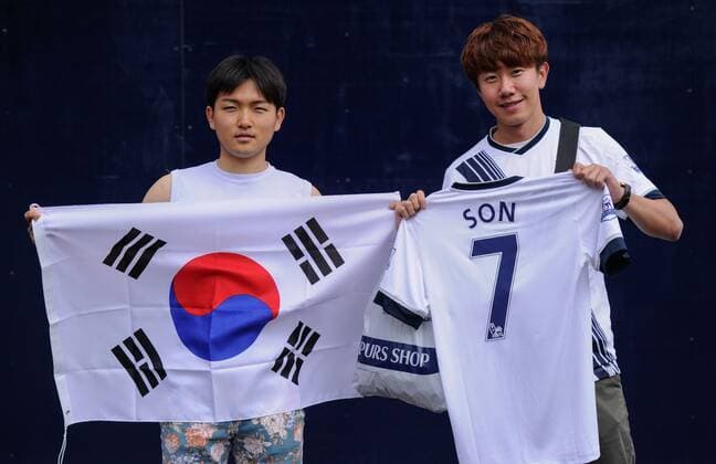 Mandatory Credit: Photo by Joe Toth BPI Shutterstock (5011917b) Fans proudly holds up a new Son Heung-min shirt and South Korea flag ahead of the Barclays Premier League match between Tottenham Hotspur and Everton played at White Hart Lane, London Barclays Premier League 2015 16 Tottenham Hotspur v Everton White Hart Lane, 748 High Rd, London, United Kingdom - 29 Aug 2015 EDITORIAL USE ONLY No use with unauthorised audio, video, data, fixture lists (outside the EU), club league logos or live services. Online in-match use limited to 45 images (+15 in extra time). No use to emulate moving images. No use in betting, games or single club league player publications services. Barclays Premier League 2015 16 Tottenham Hotspur v Everton White Hart Lane, 748 High Rd, London, United Kingdom - 29 Aug 2015 EDITORIAL USE ONLY No use with unauthorised audio, video, data, fixture lists (outside the EU), club league logos or live services. Online in-match use limited to 45 images (+15 in extra time). No use to emulate moving images. No use in betting, games or Copyright: xJoexToth BPI Shutterstockx 5011917b
