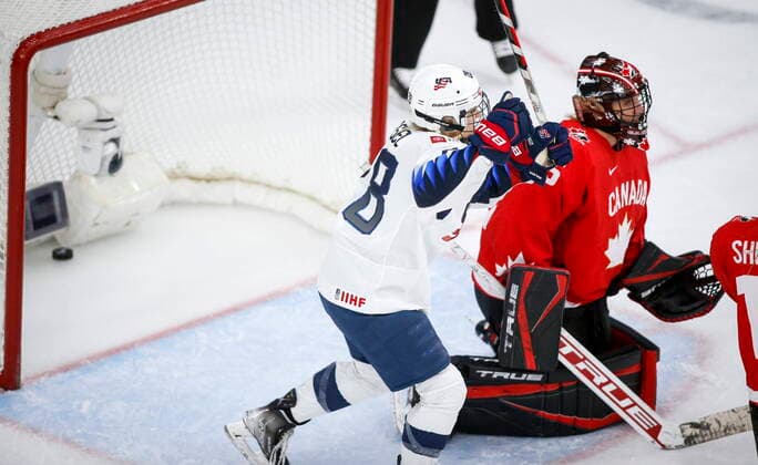 August 31, 2021, Calgary, ab, Canada: Amanda Kessel, left, of the United States, celebrates a goal as Canada s goalie Ann-Renee Desbiens looks away during first period gold medal final IIHF Women s World Championship, WM, Weltmeisterschaft hockey action in Calgary, Tuesday, Aug. 31, 2021. Amanda Kessel, Ann-Renee Desbiens - ZUMAc35_ 20210831_zaf_c35_071 Copyright: xJeffxMcintoshx