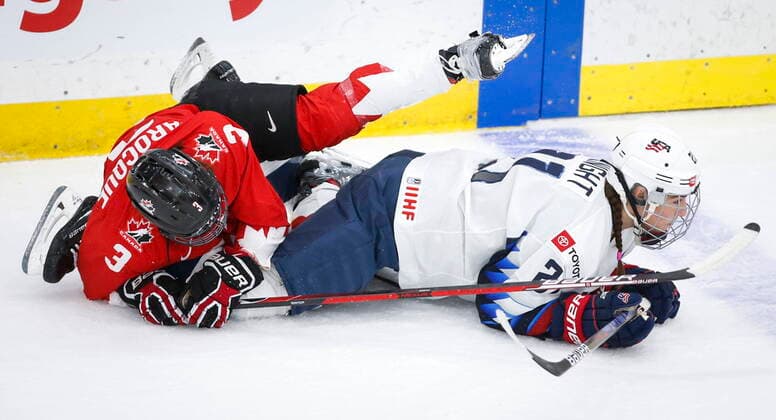 August 31, 2021, Calgary, ab, Canada: Canada s Jocelyne Larocque, left, crashes into Hilary Knight, of the United States, during first period gold medal final IIHF Women s World Championship, WM, Weltmeisterschaft hockey action in Calgary, Tuesday, Aug. 31, 2021. Jocelyne Larocque, Hilary Knight, - ZUMAc35_ 20210831_zaf_c35_072 Copyright: xJeffxMcintoshx