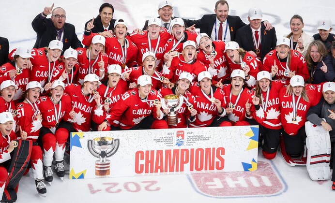 August 31, 2021, Calgary, ab, Canada: Team Canada celebrates defeating the United States to win gold at the IIHF Women s World Championship, WM, Weltmeisterschaft in Calgary, Tuesday, Aug. 31, 2021. Canada News - August 31, 2021 - ZUMAc35_ 20210831_zaf_c35_106 Copyright: xJeffxMcintoshx