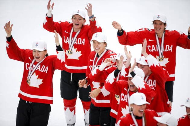 August 31, 2021, Calgary, ab, Canada: Team Canada celebrates defeating the United States to win gold at the IIHF Women s World Championship, WM, Weltmeisterschaft in Calgary, Tuesday, Aug. 31, 2021. Canada News - August 31, 2021 - ZUMAc35_ 20210831_zaf_c35_112 Copyright: xJeffxMcintoshx