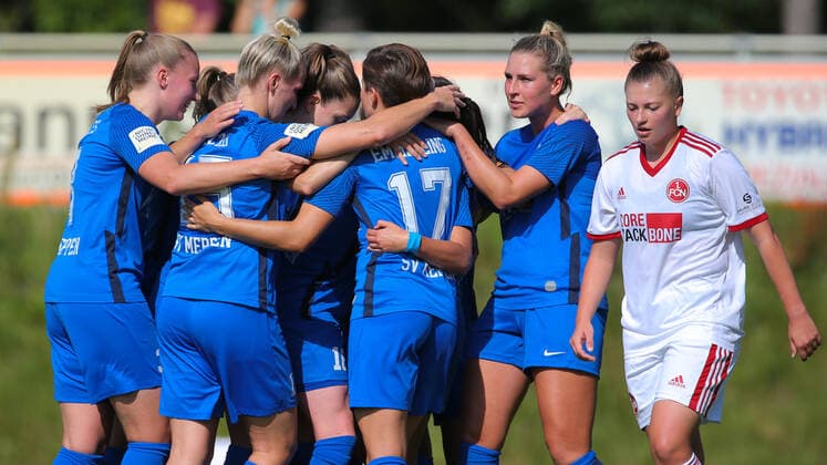 f l players from SV Meppen with goal celebration, jubilation, optimistic, game scene, highlight, joy about the goal to 1 0, THE DFB DIRECTIVES PROHIBIT ANY USE OF PHOTOGRAPHS AS IMAGE SEQUENCES AND OR QUASI VIDEO , 05 09 2021, Meppen Germany , Football, 2 Women Bundesliga, SV Meppen 1 FC Nürnberg xobx