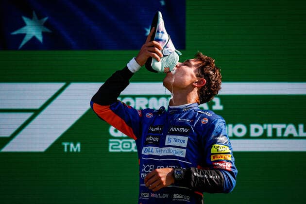 NORRIS Lando (gbr), McLaren MCL35M, portrait doing a shoey on the podium with RICCIARDO Daniel (aus), McLaren MCL35M, during the Formula 1 Heineken Gran Premio D italia 2021, Italian Grand Prix, 14th round of the 2021 FIA Formula One World Championship, WM, Weltmeisterschaft from September 9 to 12, 2021 on the Autodromo Nazionale di Monza, in Monza, Italy FORMULE 1 : Grand prix d Italie - Monza - 12 09 2021 DPPI Panoramic 20210912_GOODEN__GO02528