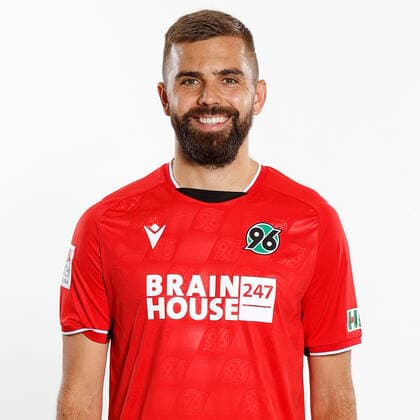 Lukas Hinterseer - Porträttermin Hannover 96, GER, Fussball, Fußball, 2021 2022, 2. Bundesliga, 2.BL, 2. BL, Porträt, Studio, Shooting, Studioshooting; Foto via: Hannover96