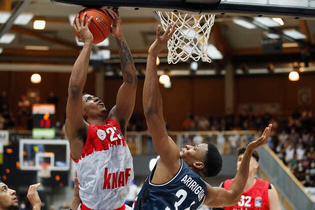 GER, Crailsheim, Arena Hohenlohe, 25 09 2021, emspor, emonline, despor, deonline, HAKRO Merlins Crailsheim vs s Oliver Würzburg, easyCredit BBL, 1 matchday picture v l Desi Rodriguez s Oliver Wuerzburg vs Richmond Aririguzoh HAKRO Merlins Crailsheim Copyright: HMBxMedia JulienxBecker