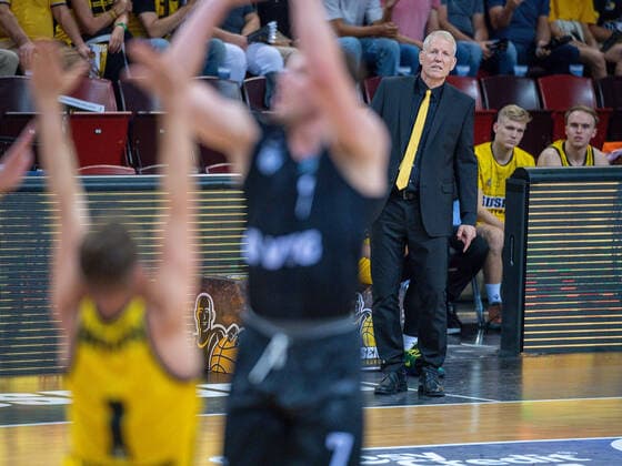 John Patrick (MHP Riesen Ludwigsburg, Head Coach), MHP Riesen vs. Hamburg Towers, Basketball, Bundesliga, easyCredit BBL, 1. Spieltag, Game-ID 25943, Spielzeit 2021 2022, 25.09.2021, MHP Riesen vs. Hamburg Towers, Basketball, Bundesliga, easyCredit BBL, 1. Spieltag, Game-ID 25943, Spielzeit 2021 2022, 25.09.2021 Ludwigsburg Copyright: xEibner-Pressefoto SaschaxWaltherx EP_swa