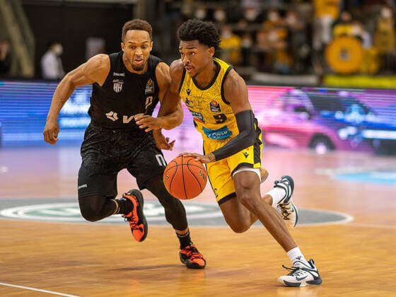 Jaylen Joseph Hands MHP Riesen Ludwigsburg, 09 , MHP Riesen vs Hamburg Towers, Basketball, Bundesliga, easyCredit BBL, 1 Matchday, Game ID 25943, Spielzeit 2021 2022, 25 09 2021, MHP Riesen vs Hamburg Towers, Basketball, Bundesliga, easyCredit BBL, 1 Matchday, Game ID 25943, Spielzeit 2021 2022, 25 09 2021 Ludwigsburg Copyright: xEibner-Pressefoto SaschaxWaltherx EP_swa