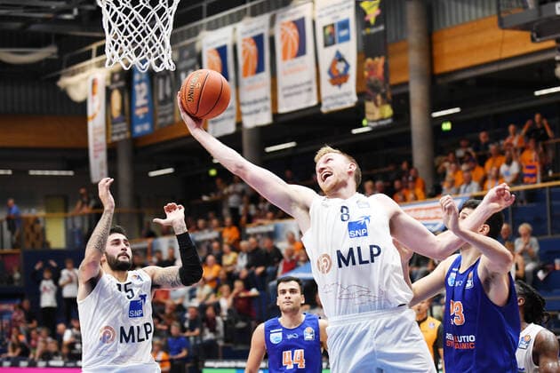 Basketball, 1 Bundesliga, Season 2021 2022, 1 Matchday, SYNTAINICS MBC Mitteldeutscher Basketball Club Weissenfels vs MLP Academics Heidelberg 25 09 2021 74 85 39 43 Max Ugrai Forward Heidelberg, Rueckennummer 8 center on the ball under the basket in front of Goran Huskic Center MBC Weissenfels, Backnumber 23 , Nikola Rebic Guard MBC Weissenfels, Backnumber 44 , Jordan Geist Guard Heidelberg, Backnumber 15 v r n l at the game Weißenfels vs Heidelberg 25 09 2021 Weißenfels Sachsen Anhalt Germany Stadthalle Weißenfels