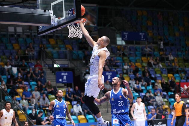 Amaize Romin, Basketball Loewen Braunschweig, 21 ,Moore Rasheed, Fraport Skyliners, 20 , , GER,Basketball, BBL,Season 2021 22,1 Matchday,26 09 2021, Frankfurt. Copyright: xEibner-Pressefoto UlrichxScherbaumx EP_usm