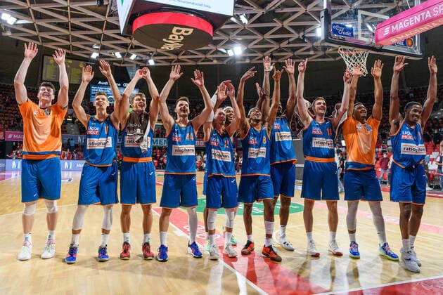 Ulm players celebrate the overtime win FC Bayern Muenchen vs ratiopharm Ulm with their travelling fans, Basketball, BBL, 1 Matchday, Season 2021 2022, 26 09 2021 FC Bayern Muenchen vs ratiopharm Ulm, Basketball, BBL, 1 Matchday, Season 2021 2022, 26 09 2021 Muenchen Copyright: xEibnerxPressefotox xHeikexFeinerx EP_HFR