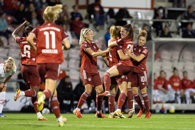 01 10 2021, xedx, GER, Koeln, Franz Kremer Stadion, Frauenfußball, die Liga, Flyeralarm Frauen Bundesliga, Saison 2021 2022, Spieltag 4, photogreva 1 FC Koeln Frauen FC Bayern Muenchen Frauen, women, FCB, FCK, womensoccer Tor, Torjubel, Celebration, Emotions, Jubel, Maximiliane Rall, Sarah Zadrazil DFL regulations prohibit any use of photographs as image sequences and or quasi video
