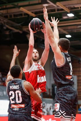03 10 2021, Basketball, Magenta Sport BBL Cup, 2021, 2022, Round of 16, s Oliver Wuerzburg SYNTAINICS MBC, GER, Wuerzburg, s Oliver Arena Picture from left Jamel Morris MBC , Craig Moller s Oliver Wuerzburg and Johannes Richter MBC Copyright: HMBxMedia xHeikoxBecker
