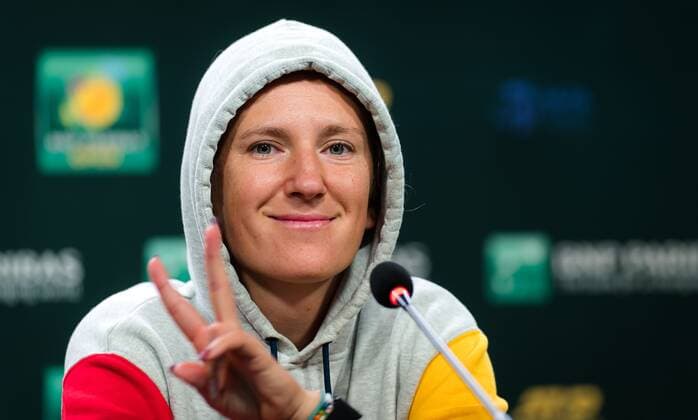 Sport Bilder des Tages Mandatory Credit: Photo by Rob Prange Shutterstock (12524632dn) Victoria Azarenka of Belarus talks to the media after the third round at the 2021 BNP Paribas Open WTA, Tennis Damen 1000 tennis tournament BNP Paribas Open, Tennis, Day 5, Indian Wells Tennis Garden, California, USA - 10 Oct 2021 BNP Paribas Open, Tennis, Day 5, Indian Wells Tennis Garden, California, USA - 10 Oct 2021 Copyright: xRobxPrange Shutterstockx 12524632dn