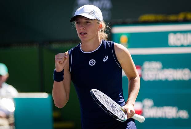 Mandatory Credit: Photo by Rob Prange Shutterstock (12524635c) Iga Swiatek of Poland in action during the fourth round at the 2021 BNP Paribas Open WTA, Tennis Damen 1000 tennis tournament BNP Paribas Open, Tennis, Day 7, Indian Wells Tennis Garden, California, USA - 12 Oct 2021 BNP Paribas Open, Tennis, Day 7, Indian Wells Tennis Garden, California, USA - 12 Oct 2021 Copyright: xRobxPrange Shutterstockx 12524635c